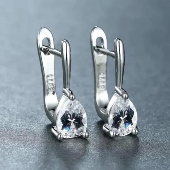 NEW 925 STERLING SILVER DIAMOND EARRINGS, BEAUTIFUL EARRINGS, CUTE EARRINGS. - Picture 3 of 3
